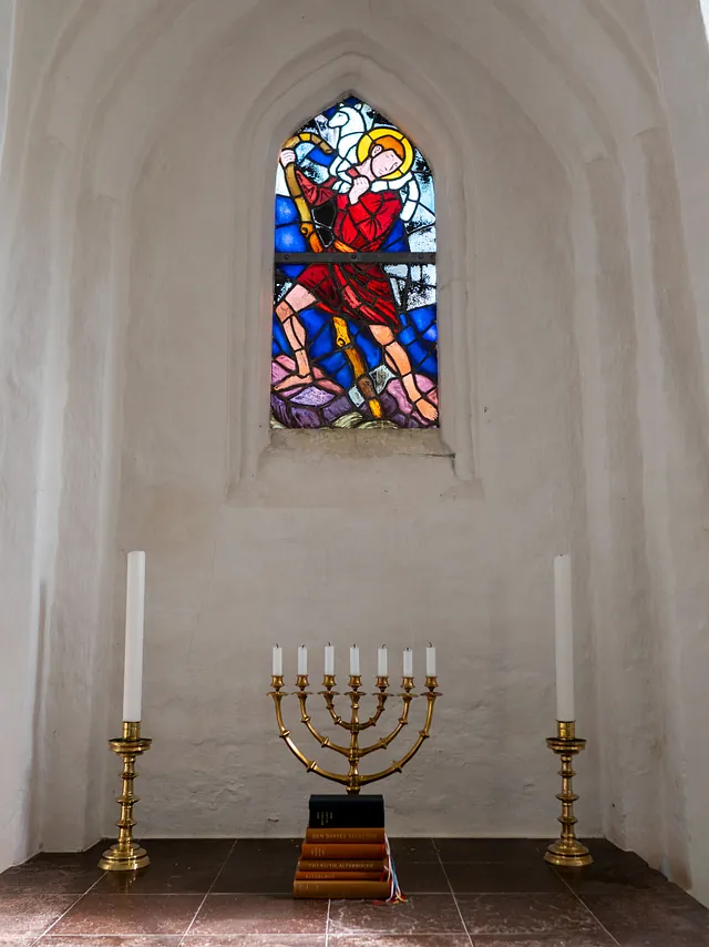 Ting Jellinge Kirke alter