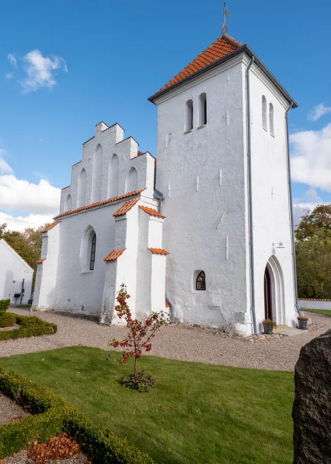 Ting Jellinge Kirke udefra