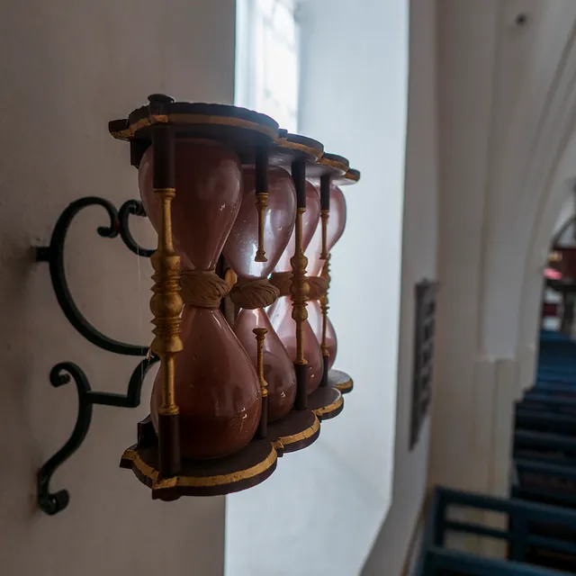 Førslev Kirke timeglas ved prædikestol