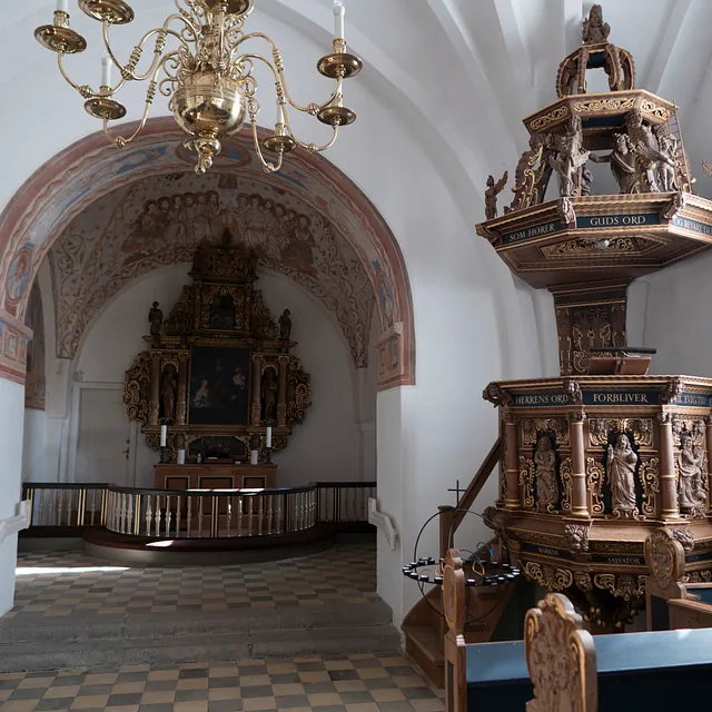 Førslev Kirke alter og prædikestol